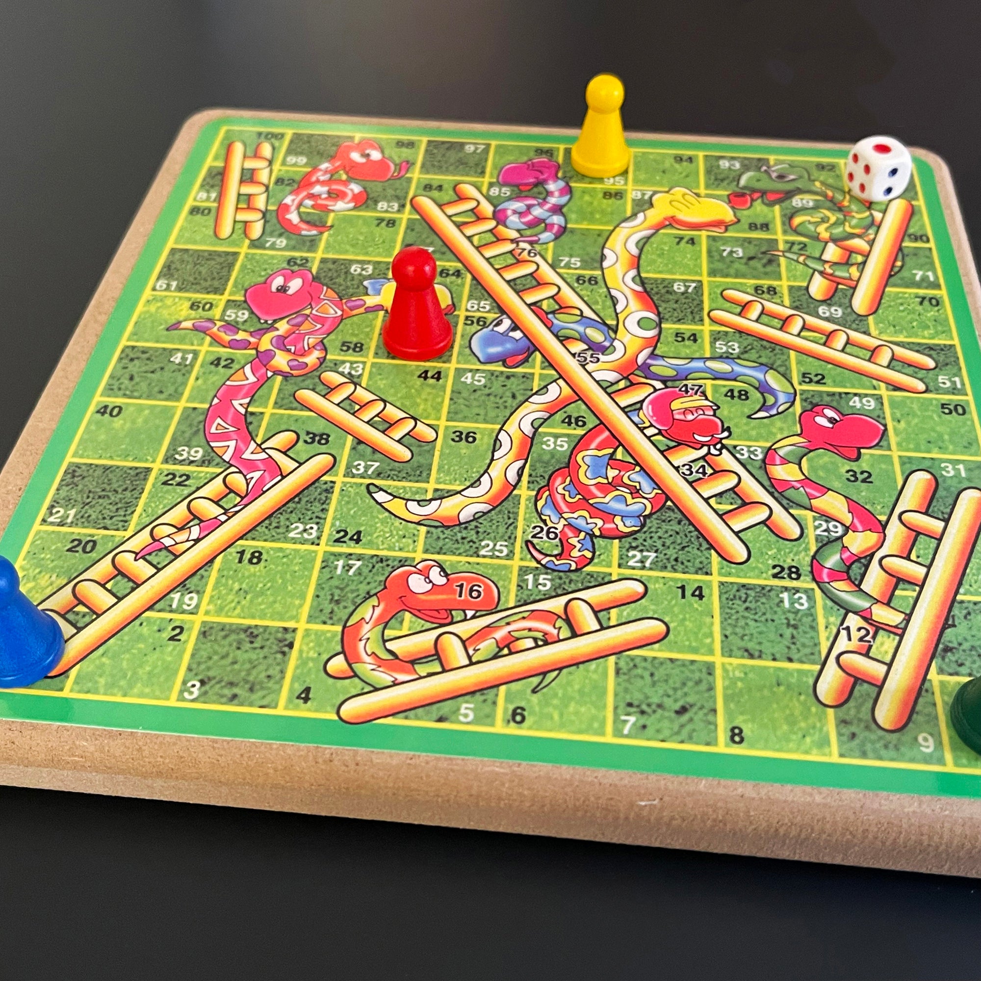 Retro-Snakes &amp; Ladders-Klassiker für Kinder