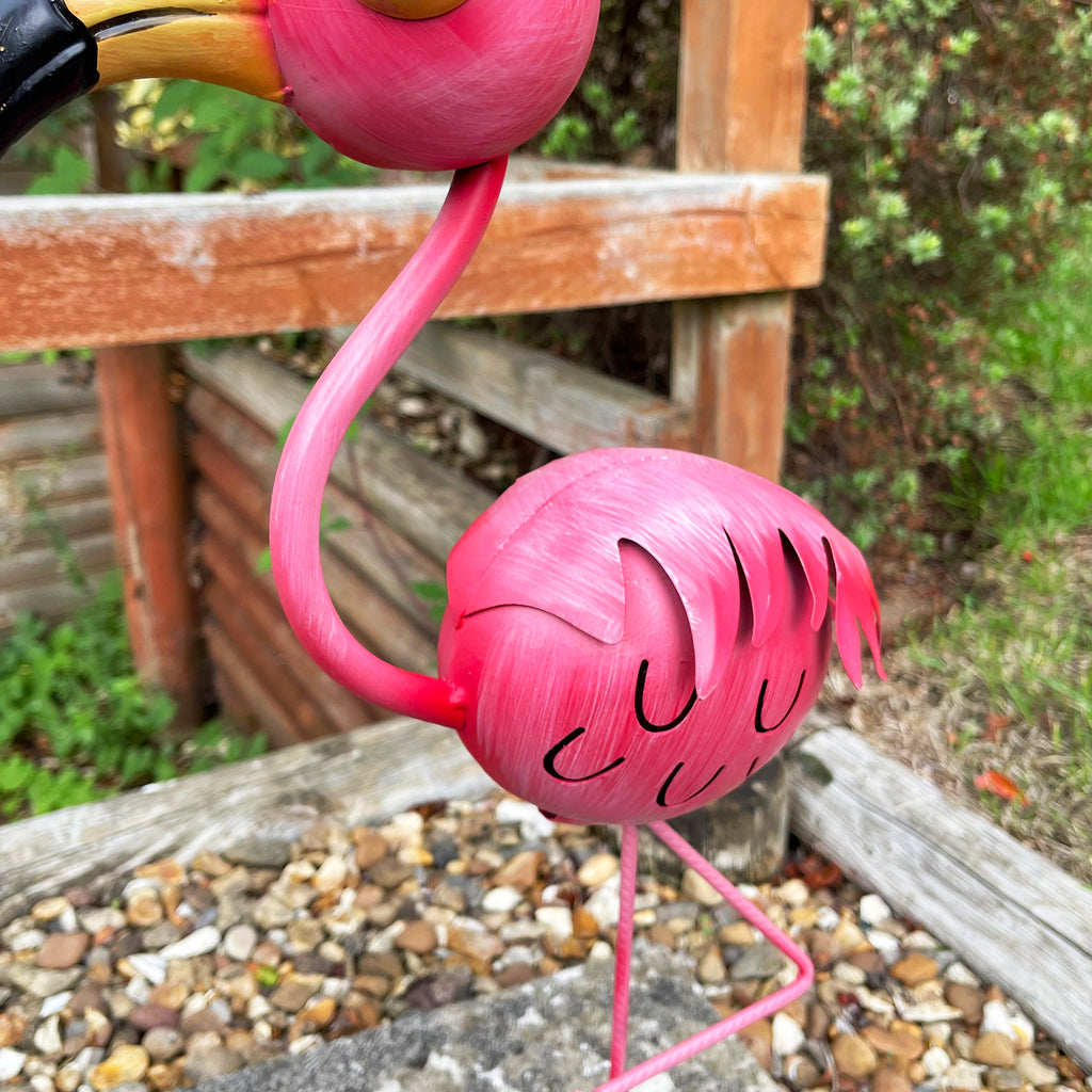 Rosa Flamingo-Gartenskulptur