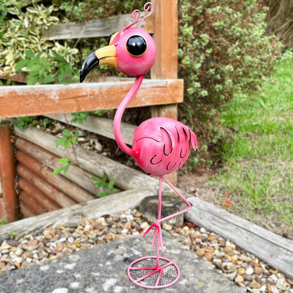 Rosa Flamingo-Gartenskulptur
