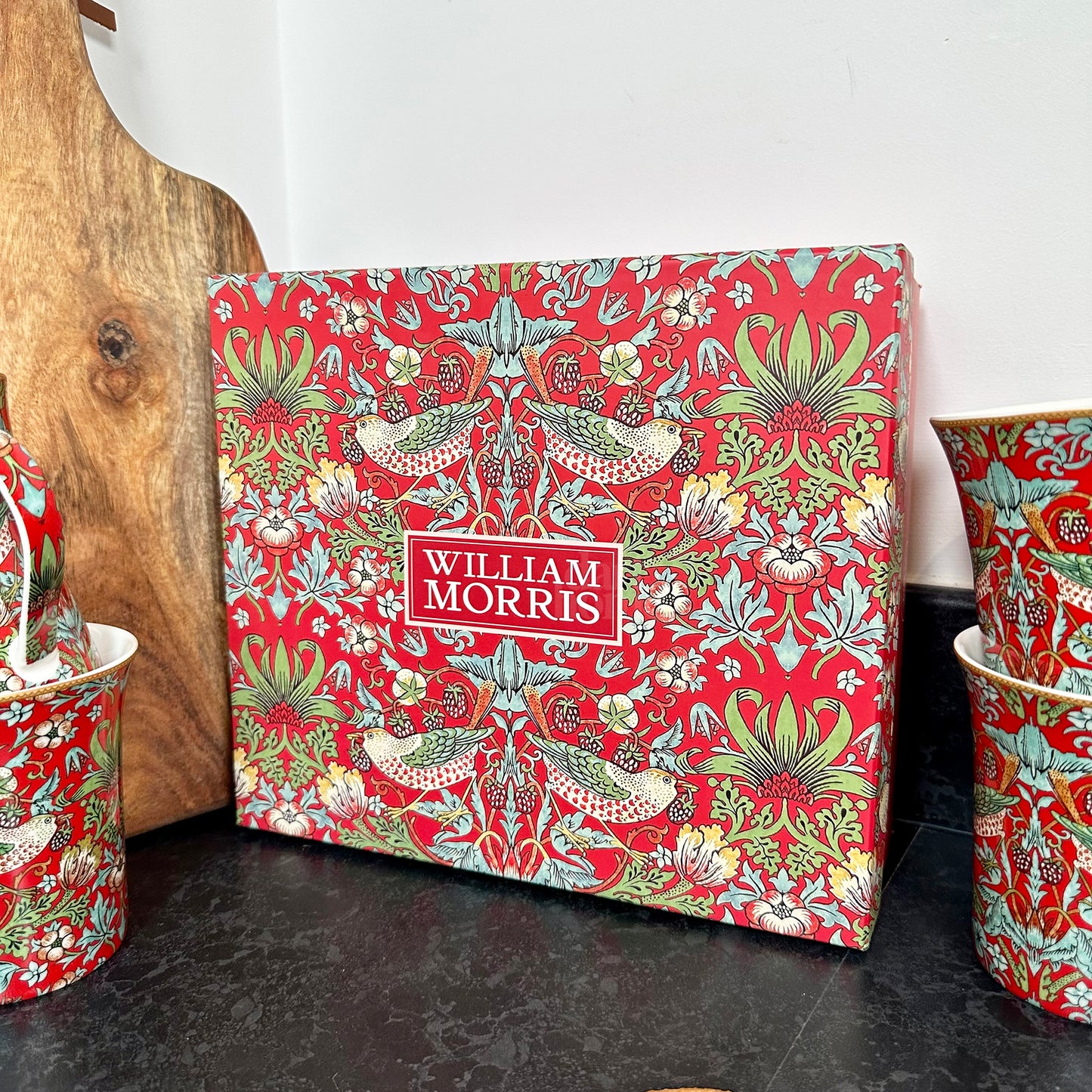 Set mit 4 William Morris Strawberry Thief Tassen in Geschenkbox