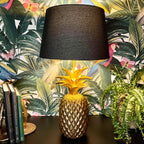 Goldene Ananaslampe mit schwarzem Schirm
