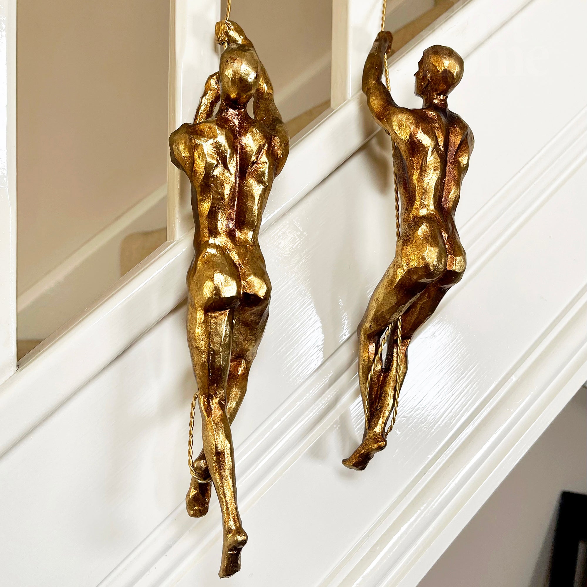 Set mit 2 goldenen Kletternden-Männerfiguren