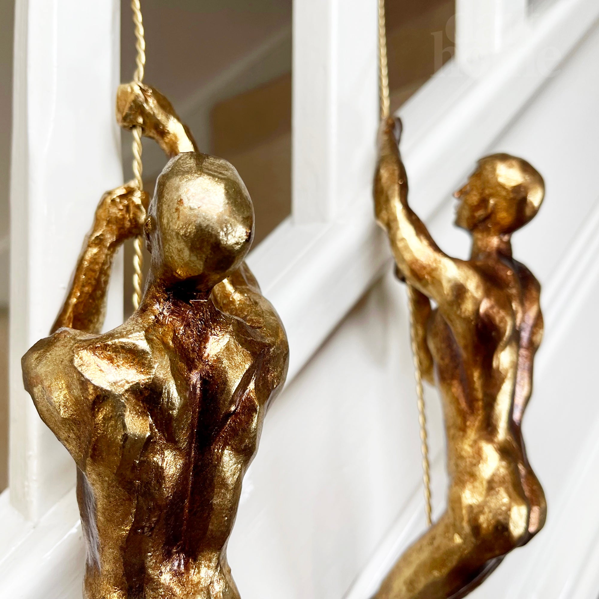 Set mit 2 goldenen Kletternden-Männerfiguren