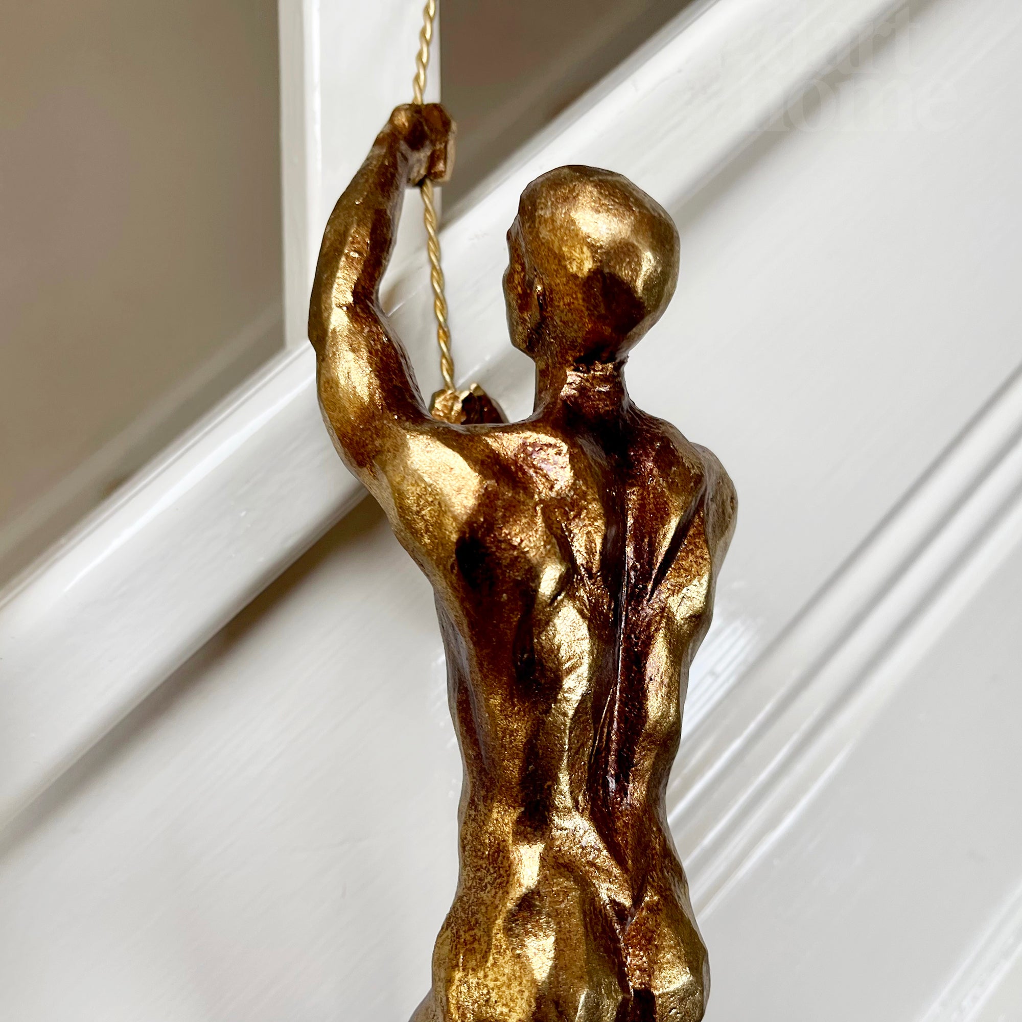 Set mit 2 goldenen Kletternden-Männerfiguren