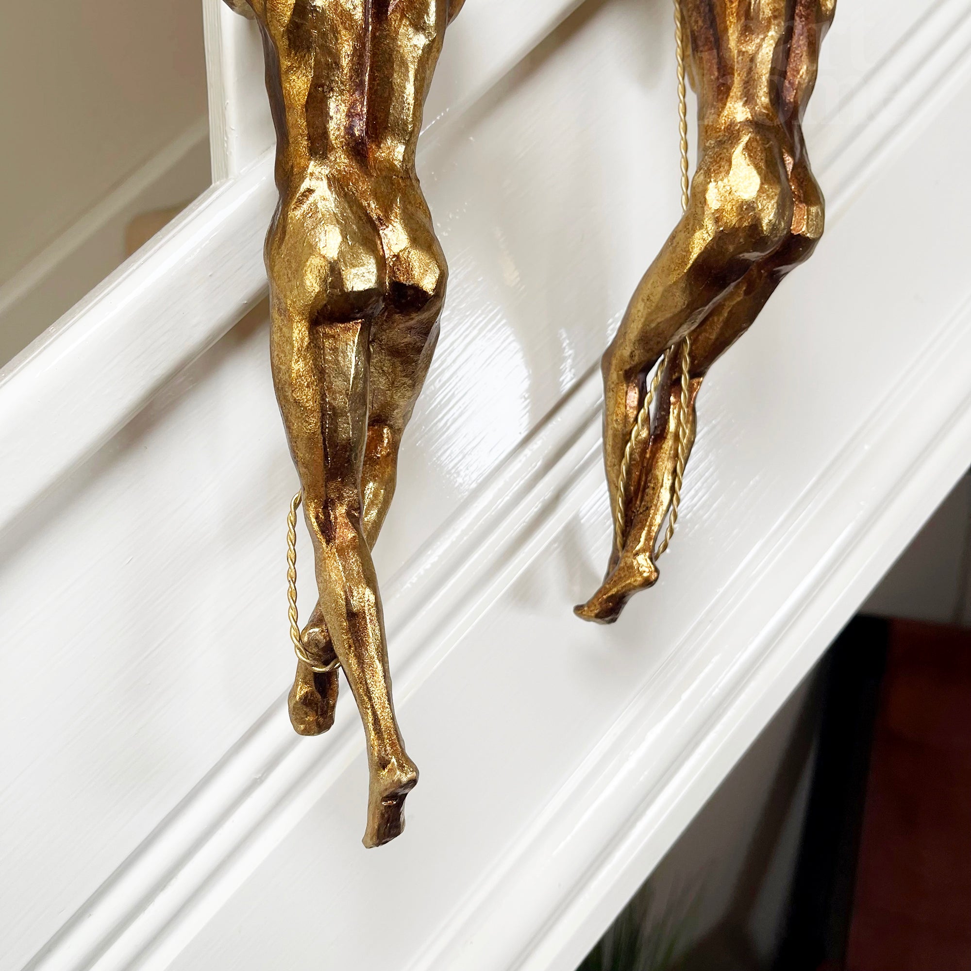 Set mit 2 goldenen Kletternden-Männerfiguren