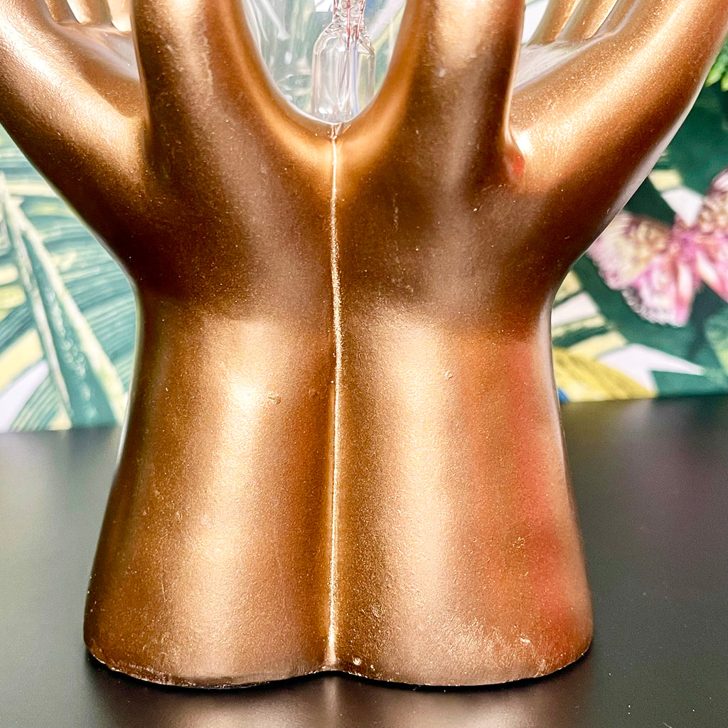 Schirmlose Globe-Tischlampe „Golden Hands“.