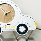 Weiße Auto-Kinderuhr