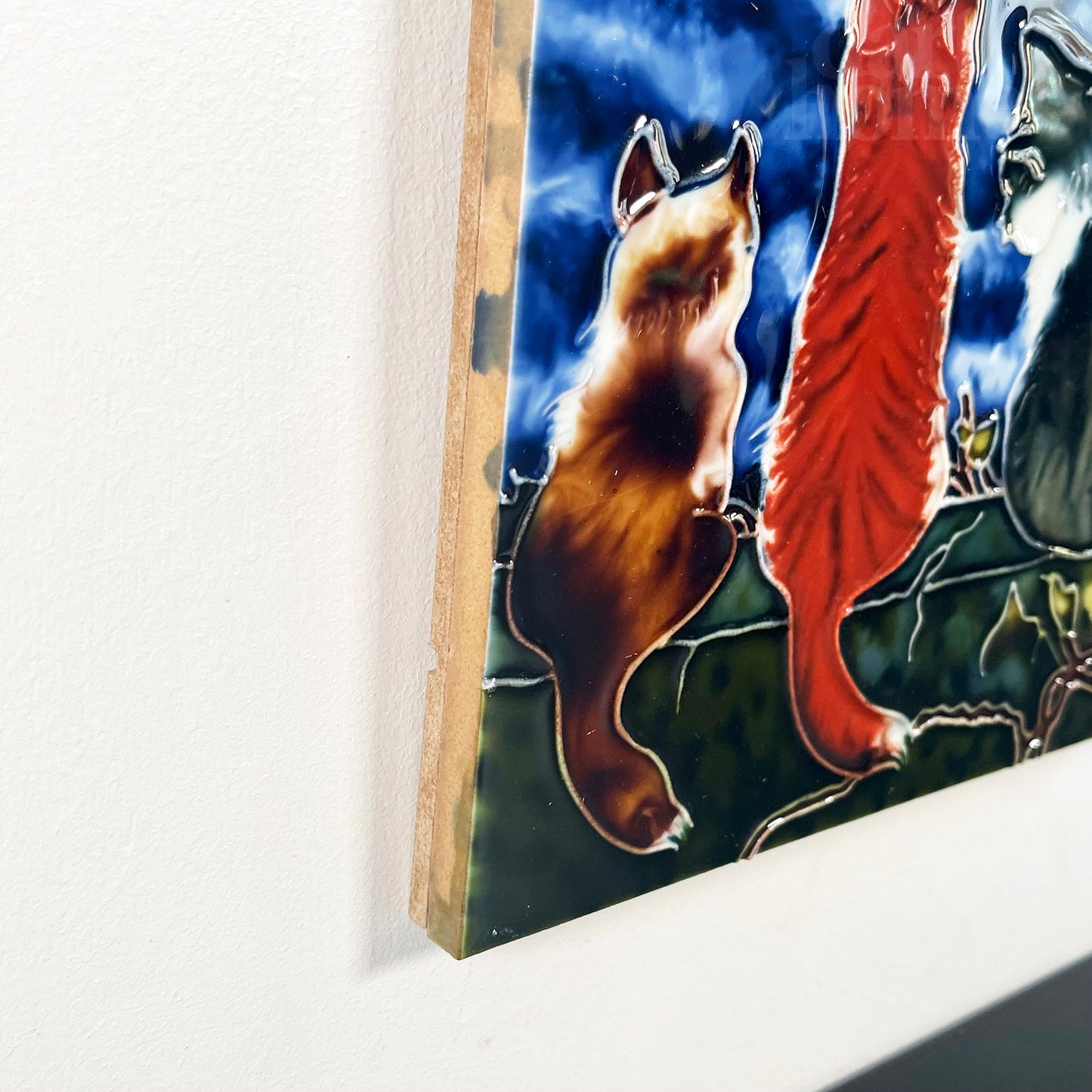 Wandkunst aus Keramikfliesen – Flüsternde Katzen bei Nacht