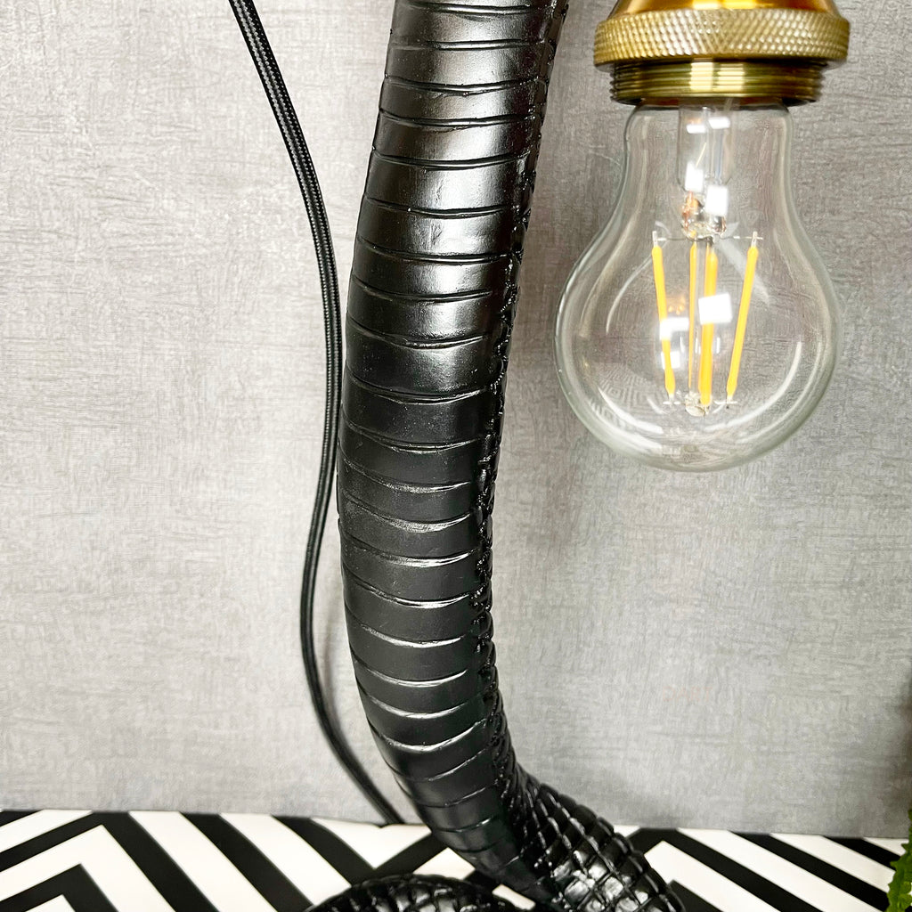 Schwarze Königskobra-Schlangenlampe