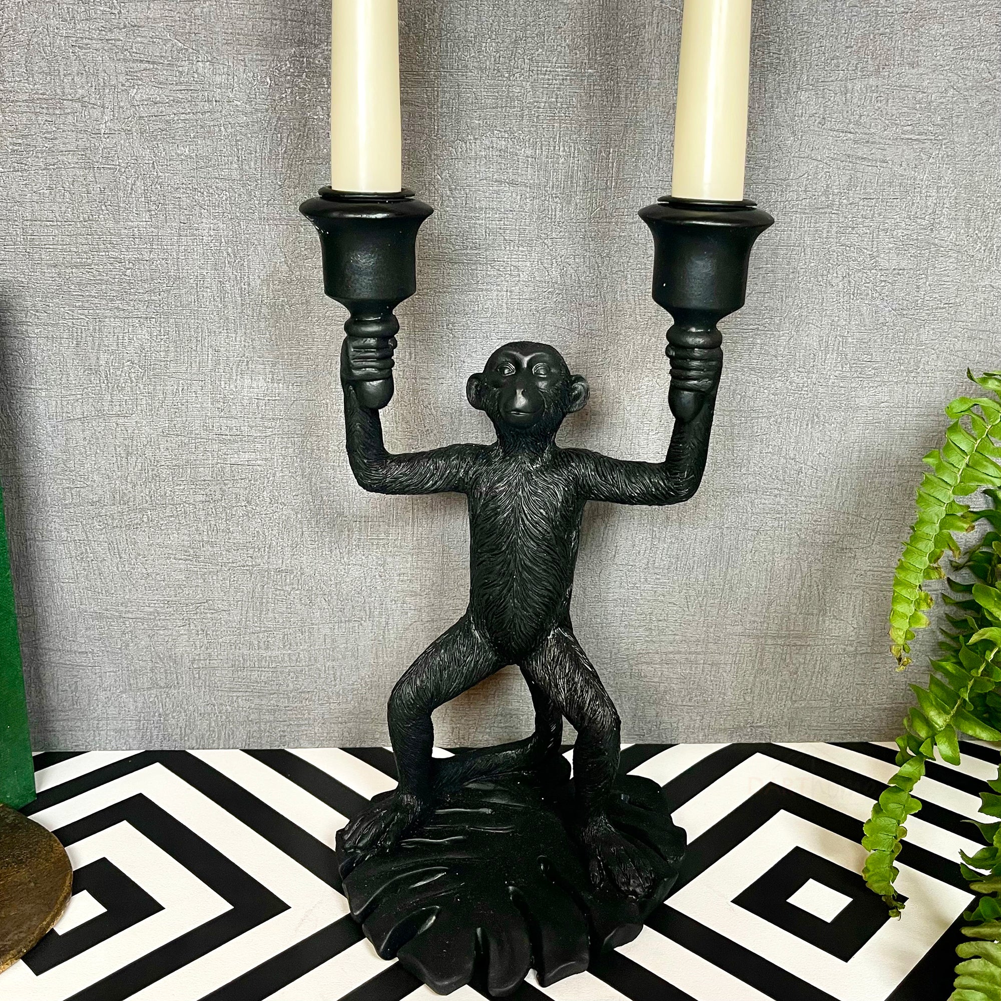 Doppelter Kerzenständer „Black Monkey“.