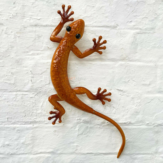 Orangefarbene Kletternde Gecko-Wandkunststatue aus Metall