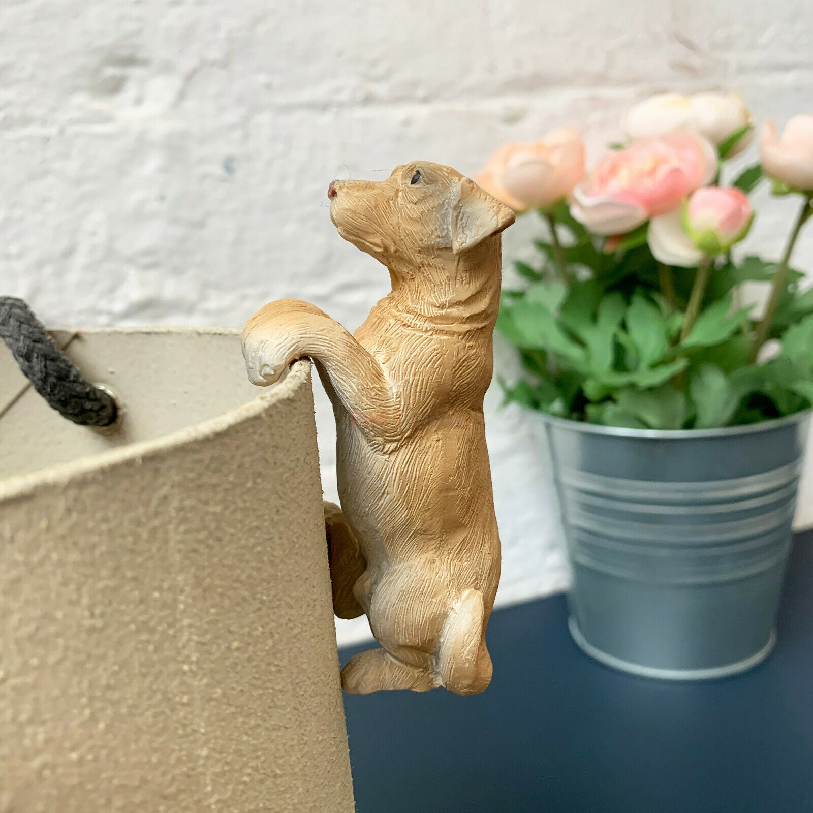 Cremefarbener Labrador-Hund-Topfaufhänger aus Kunstharz, 9 cm